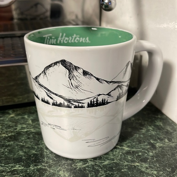 Tim Hortons 2018 Collection boat lake Mountains collection cup - Picture 2 of 5